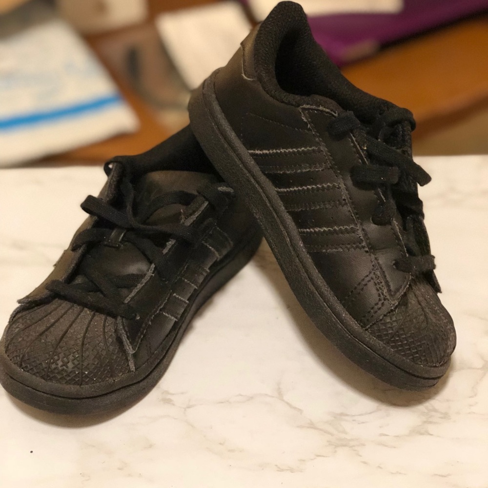 Boy’s Adidas superstar casuals